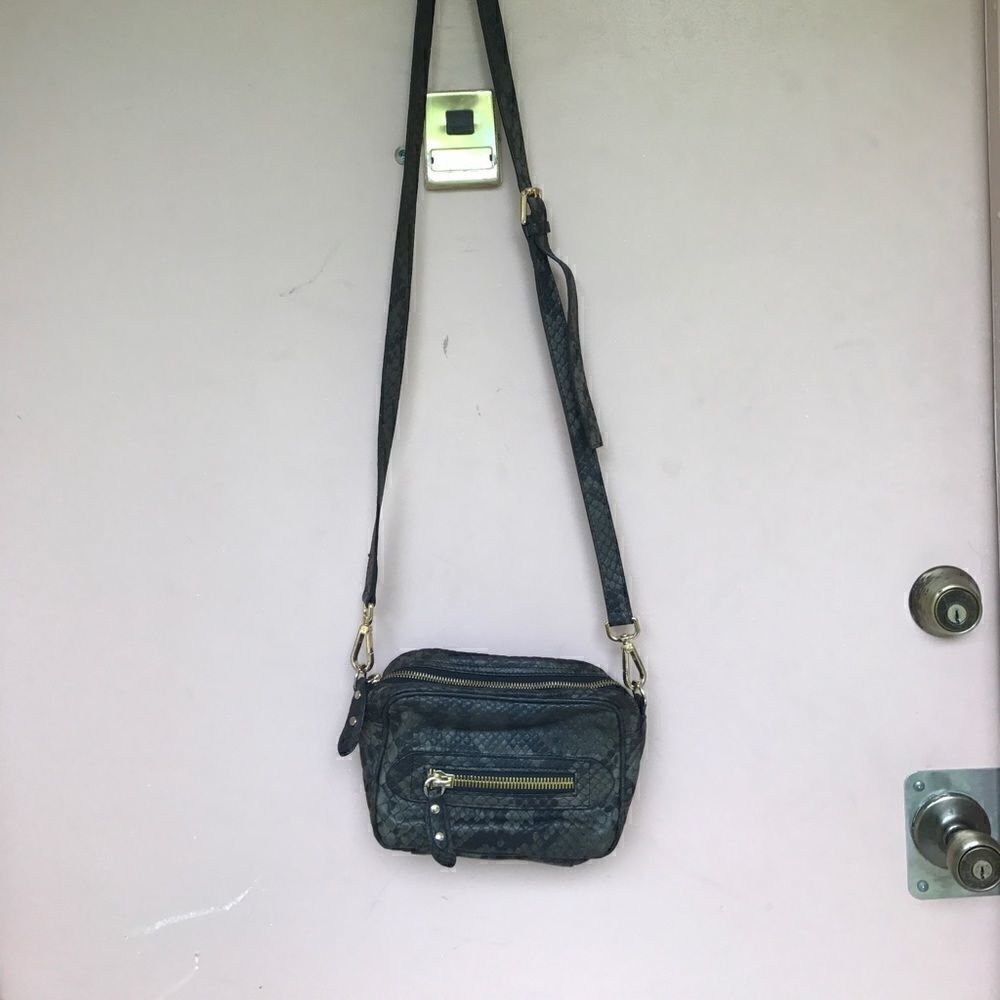 Innue  Crossbody  bag